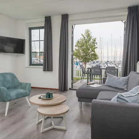 Apartamento Restyled On The Markermeer *